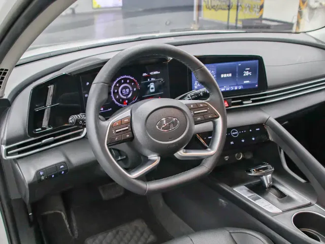 Hyundai Elantra — Фото автомобиля 5