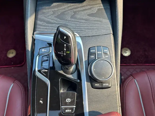 BMW 5 Series — Фото автомобиля 10