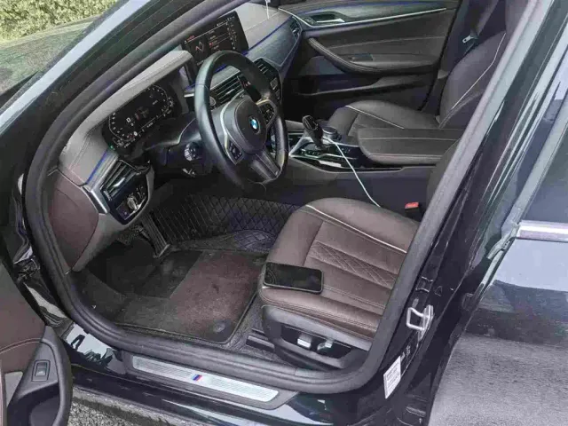 BMW 5 Series — Фото автомобиля 5