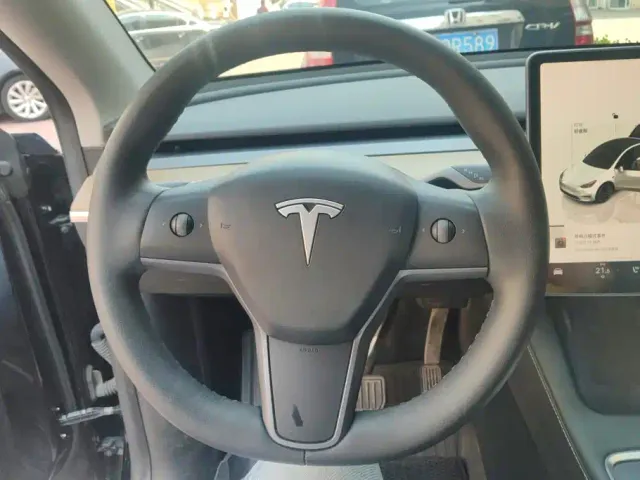 Tesla Model Y — Фото автомобиля 15