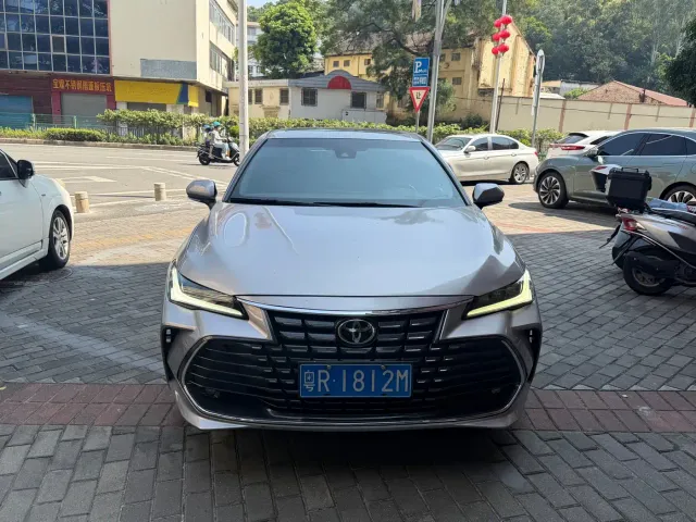 Toyota Avalon — Фото автомобиля 2
