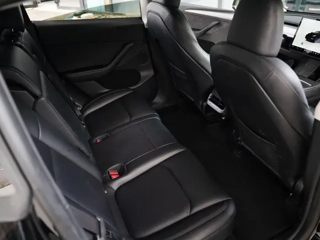 Tesla Model Y — Фото автомобиля 7