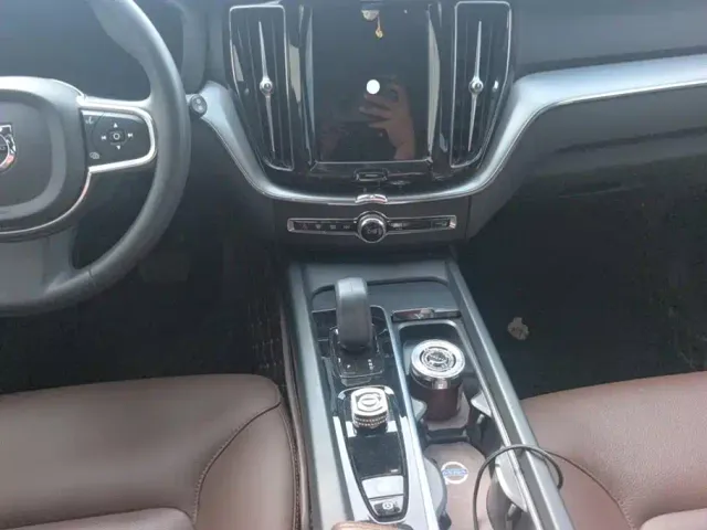Volvo XC60 — Фото автомобиля 16