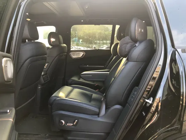 Lynk & Co 900 — Фото автомобиля 10