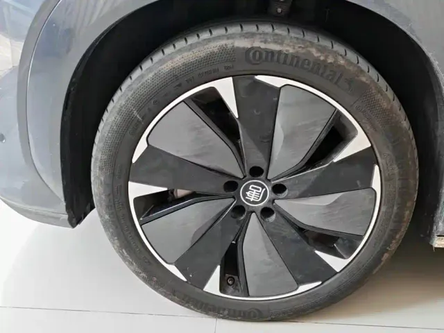 BYD Tang L — Фото автомобиля 15