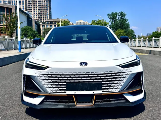 Changan UNI-V — Фото автомобиля 3