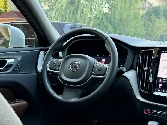 Volvo XC60 — Фото автомобиля 11