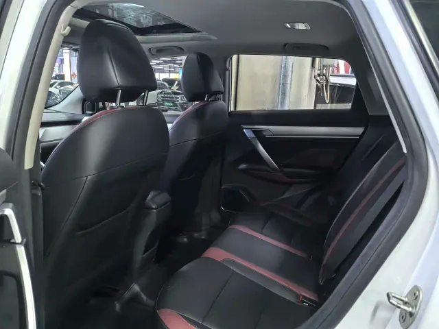 Geely Binyue — Фото автомобиля 8