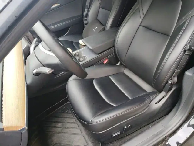 Tesla Model 3 — Фото автомобиля 11
