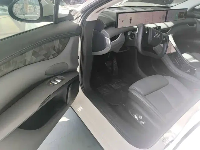 IM Motors LS6 — Фото автомобиля 15