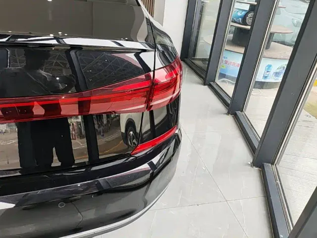 Volkswagen Passat — Фото автомобиля 7