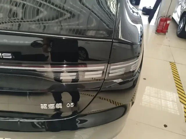 BYD Destroyer 05 2024 Glory Edition DM-i 55KM Luxury — Фото автомобиля 7