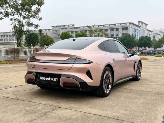 Xiaomi SU7 — Фото автомобиля 11