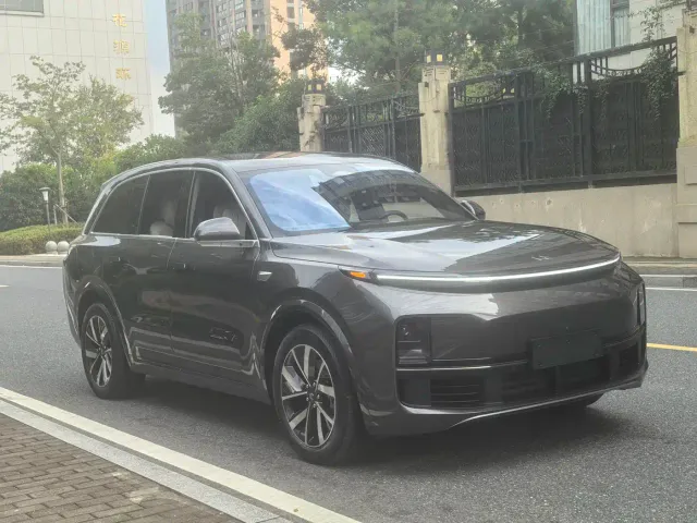 Li Auto L8 — Фото автомобиля 19