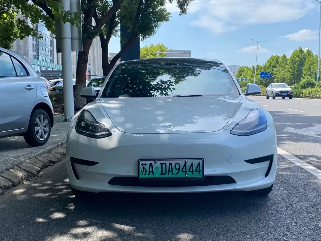 Фотография автомобиля — Tesla Model 3