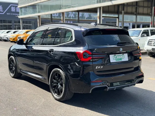 BMW iX3 — Фото автомобиля 7