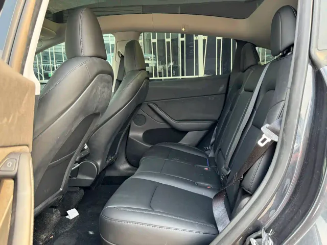 Tesla Model Y — Фото автомобиля 12