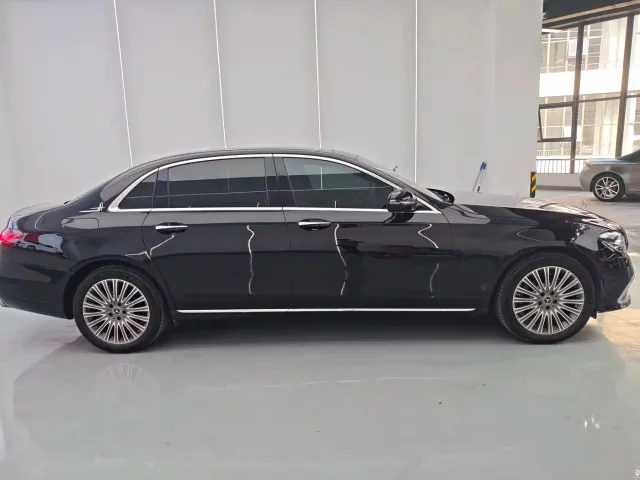 Mercedes-Benz E-Class — Фото автомобиля 4