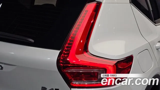 Volvo XC40 — Фото автомобиля 23