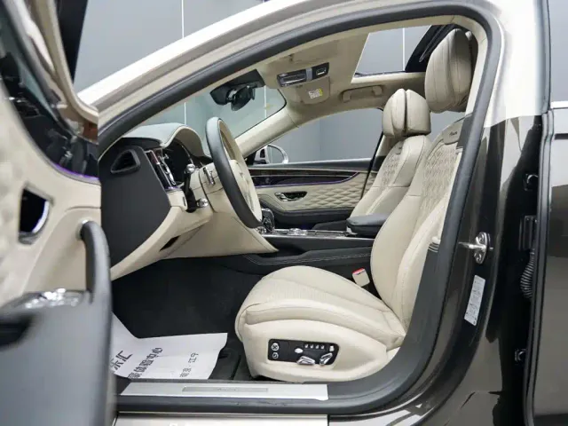 Bentley Flying Spur — Фото автомобиля 9