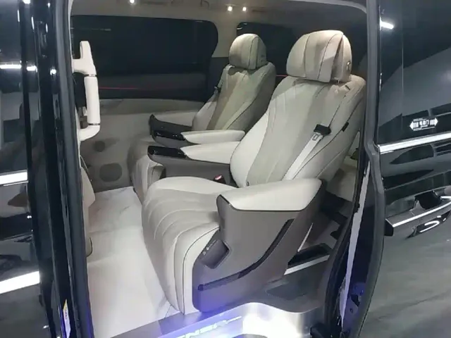Denza Denza D9 2022 DM-i 970 AWD Flagship — Фото автомобиля 16