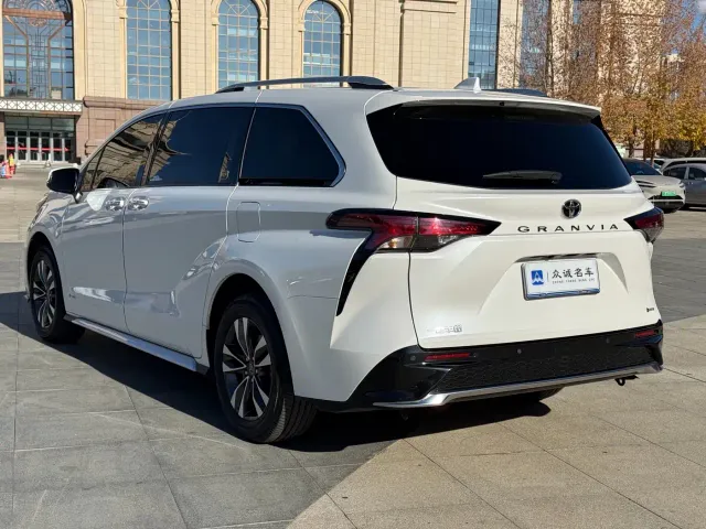 Toyota Granvia — Фото автомобиля 7