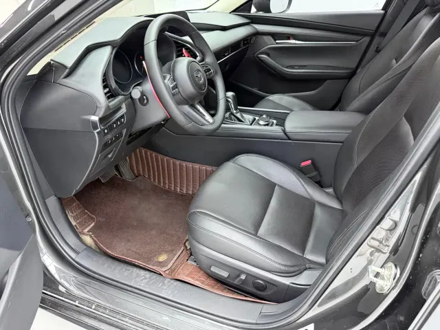 Mazda Axela — Фото автомобиля 13