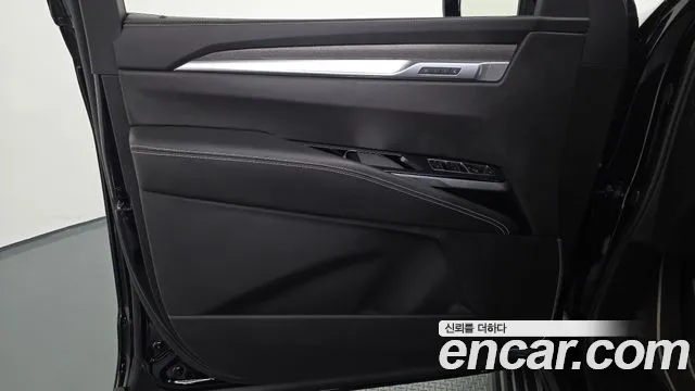 Cadillac Escalade — Фото автомобиля 13
