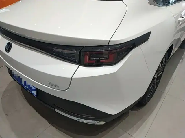 Changan Eado — Фото автомобиля 7