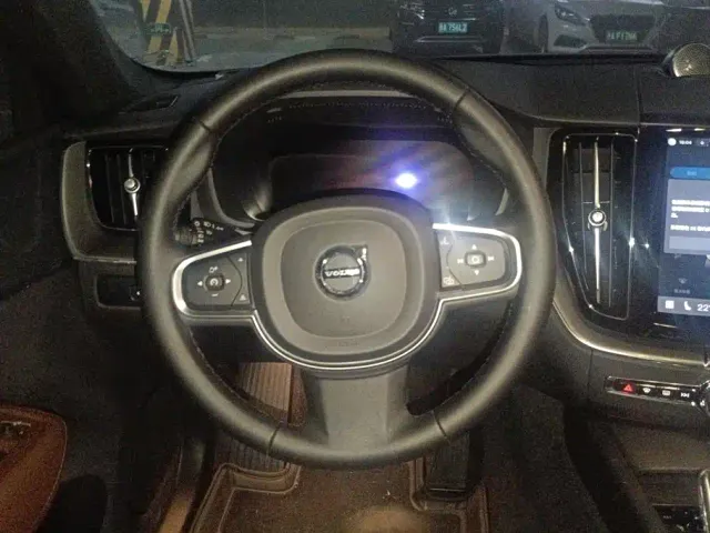Volvo XC60 — Фото автомобиля 14