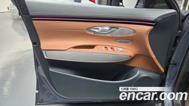 Genesis GV70 — Фото автомобиля 13