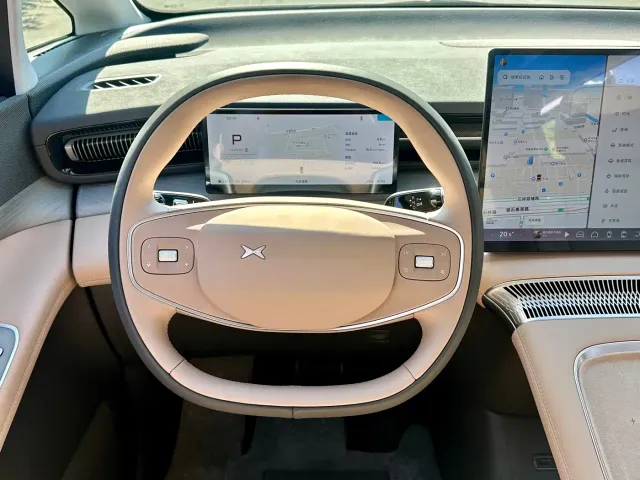 Xpeng X9 — Фото автомобиля 22