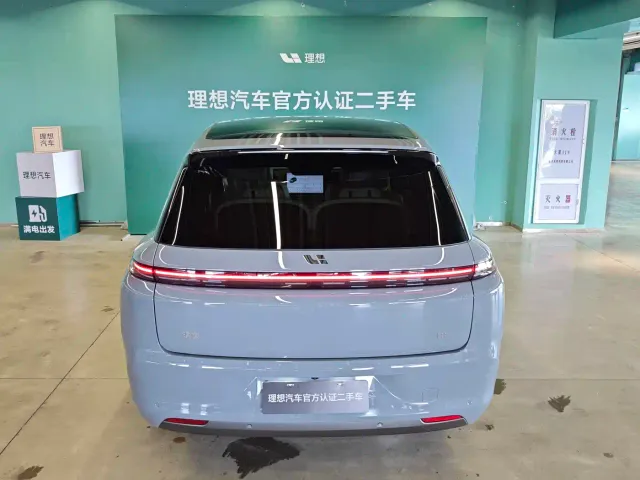 Li Auto L8 — Фото автомобиля 14