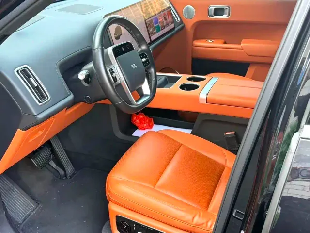 Li Auto L8 — Фото автомобиля 3