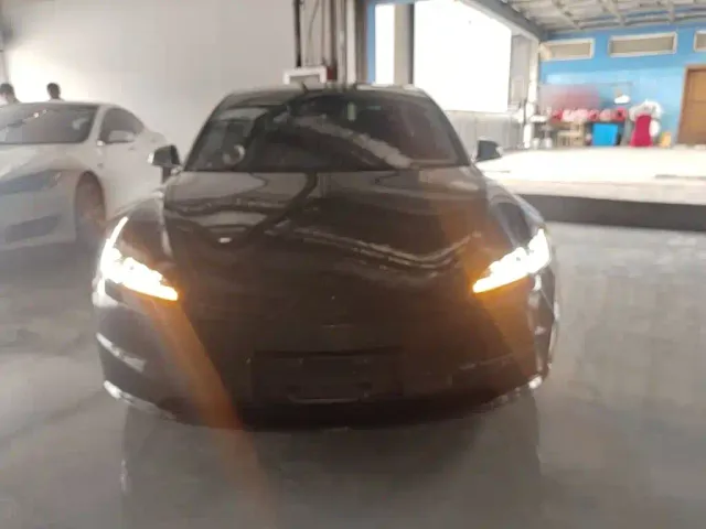 Tesla Model 3 — Фото автомобиля 2