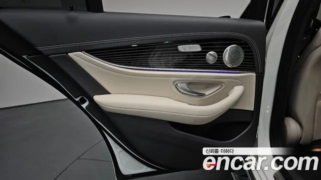 Mercedes-Benz E-Class — Фото автомобиля 20