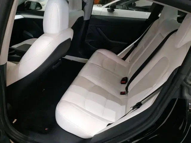 Tesla Model 3 — Фото автомобиля 16
