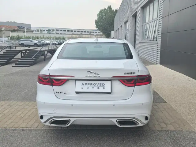 Jaguar XFL — Фото автомобиля 9