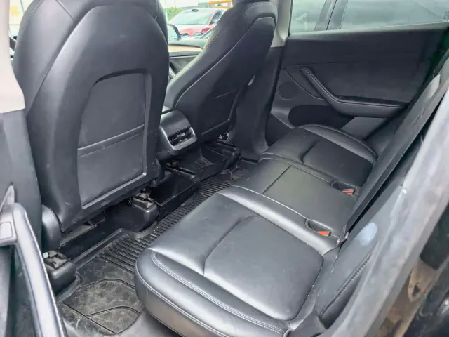 Tesla Model Y — Фото автомобиля 4