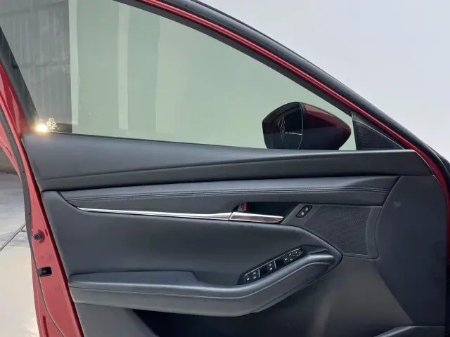 Mazda Axela — Фото автомобиля 17