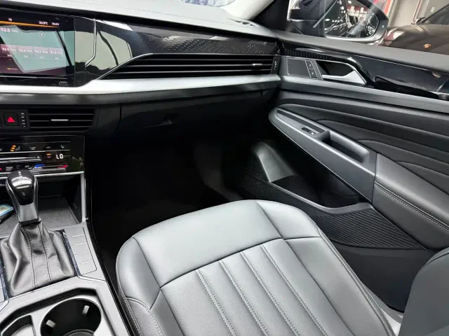 Volkswagen Passat — Фото автомобиля 16