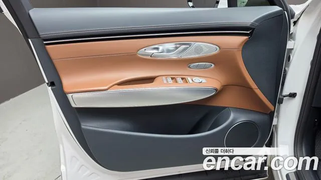 Genesis GV70 — Фото автомобиля 13