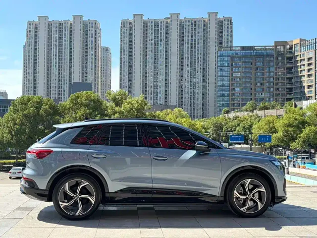 Audi Q4 e-tron — Фото автомобиля 4