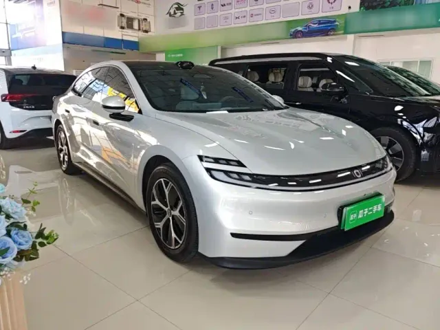 Changan Qiyuan A06 — Фото автомобиля 3