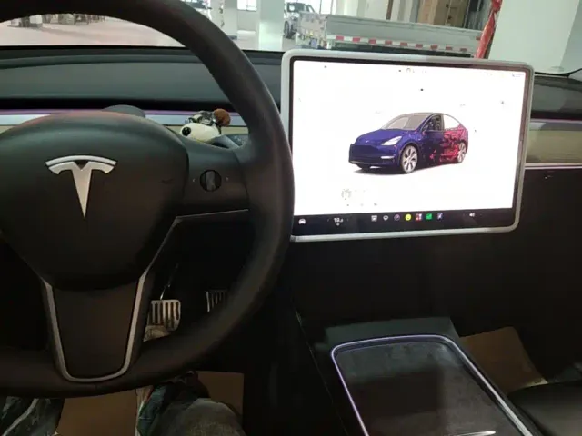 Tesla Model Y — Фото автомобиля 9
