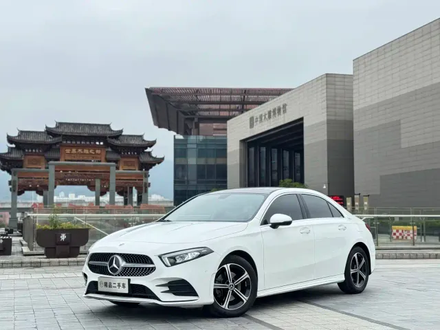 Фотография автомобиля — Mercedes-Benz A-Class