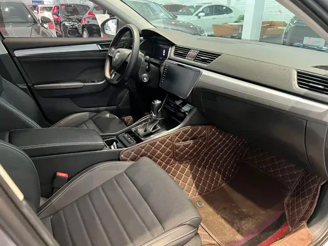 Skoda Superb — Фото автомобиля 8