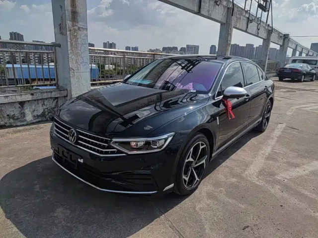 Фотография автомобиля — Volkswagen Magotan