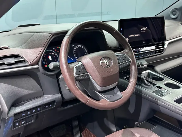 Toyota Sienna — Фото автомобиля 10