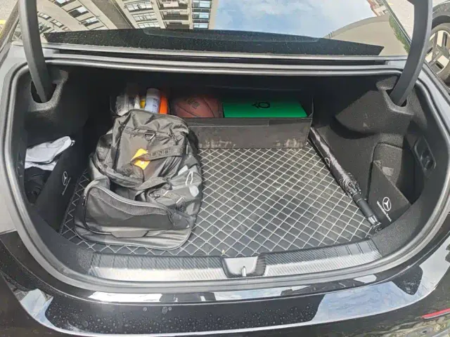 Mercedes-Benz E-Class — Фото автомобиля 4